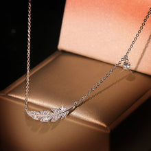 Load image into Gallery viewer, Zircon Snowflake Pendant Necklace